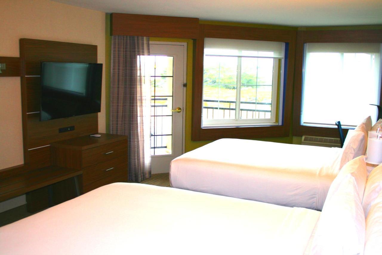 Holiday Inn Express Hotel & Suites Marina By Ihg מראה חיצוני תמונה