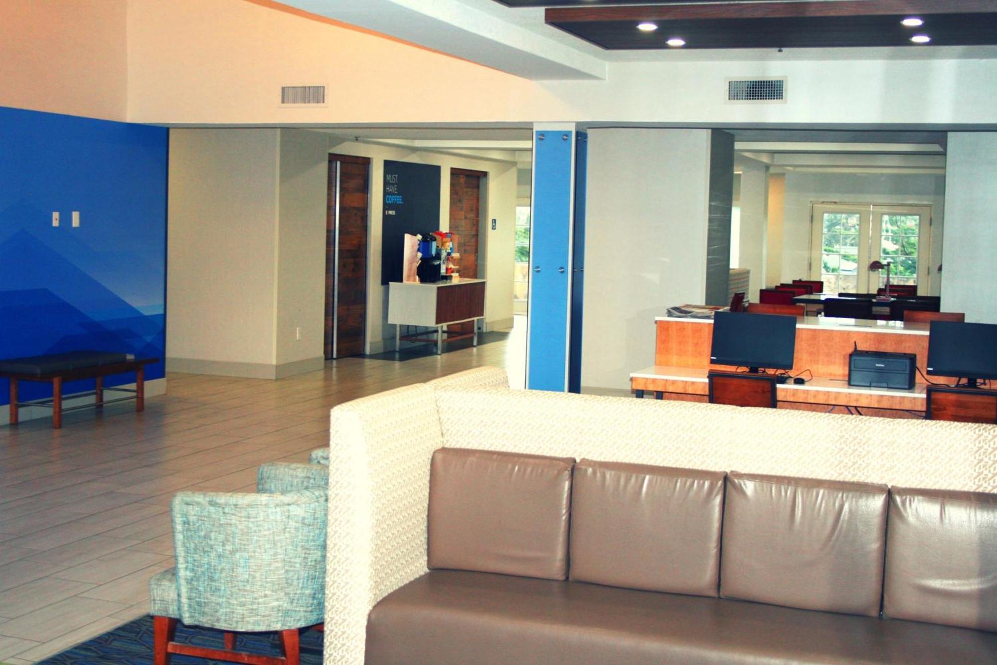 Holiday Inn Express Hotel & Suites Marina By Ihg מראה חיצוני תמונה